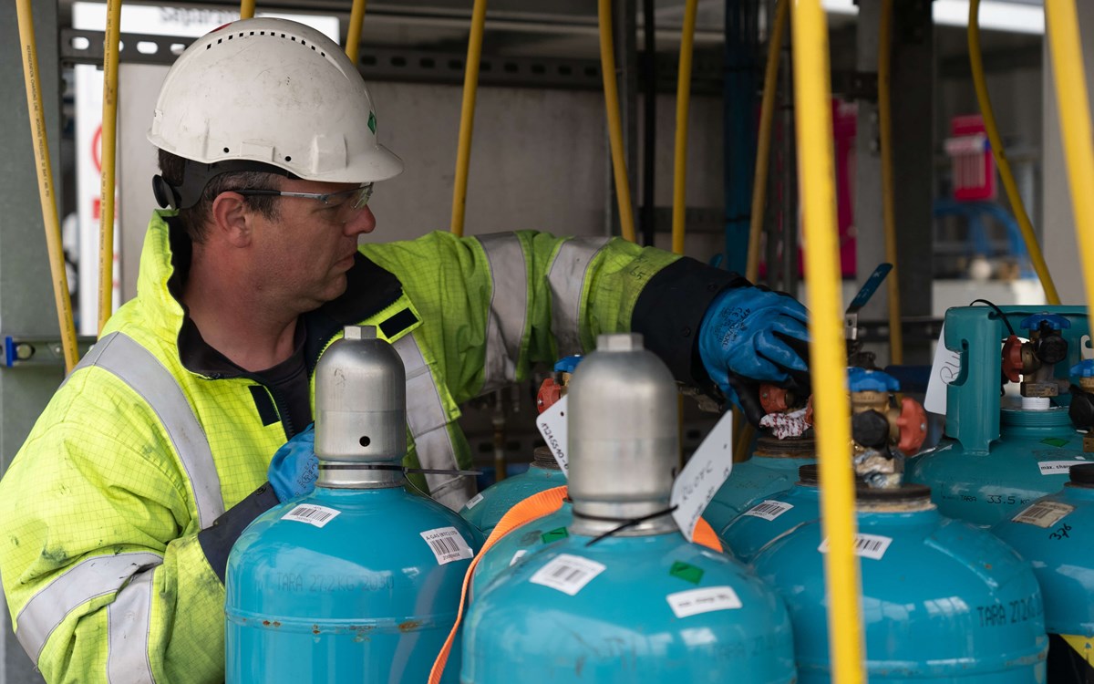Liquefied natural gas cylinder and terminal operations